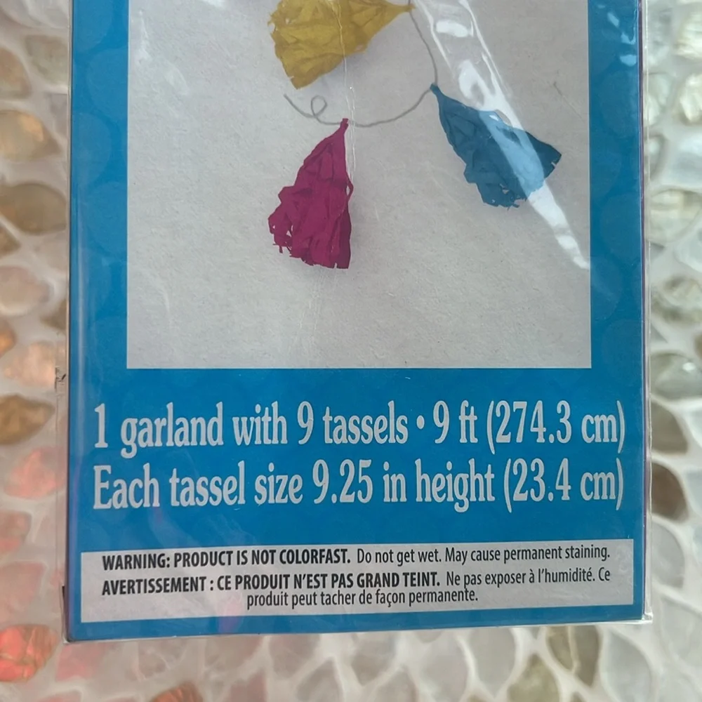 💝 $1 when Bundled 💝 NWT Colorful Tissue Tassel Garland 9 feet